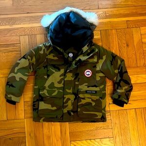 Boys Canada Goose Winter Coat Size 140
